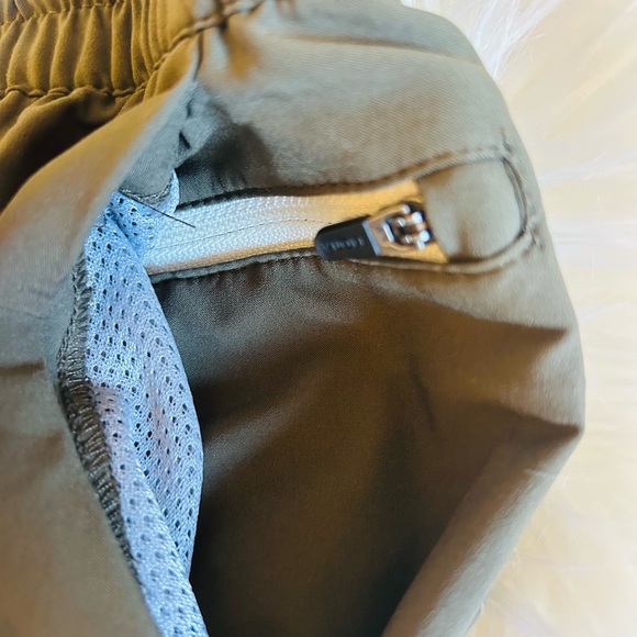 NWOT Vuori Olive Green Oregano Jogger Pants! - Picture 4 of 7